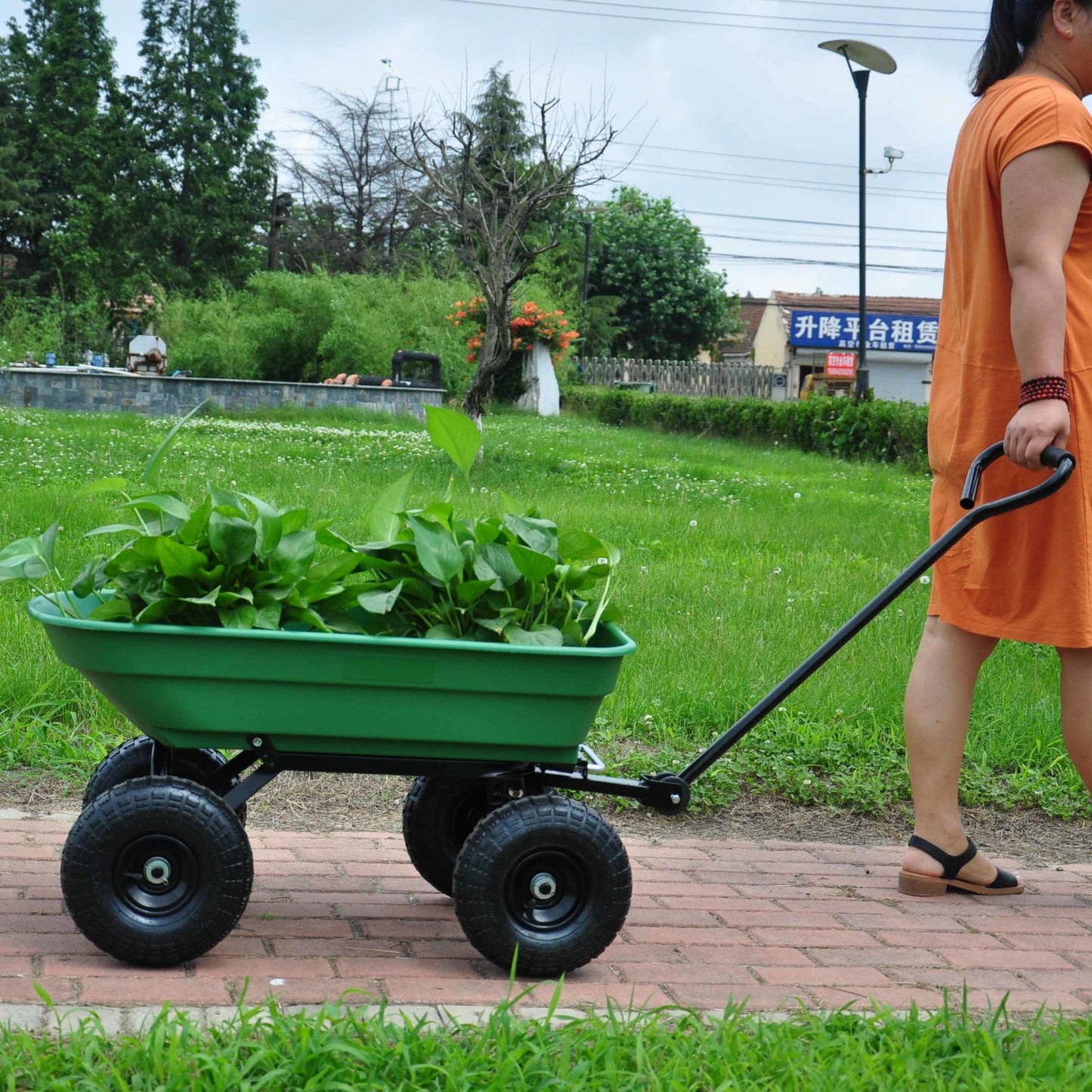 Folding Poly Garden dump truck with steel frame, 10 inches