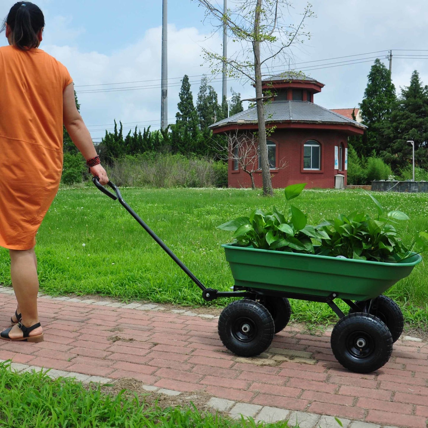 Folding Poly Garden dump truck with steel frame, 10 inches